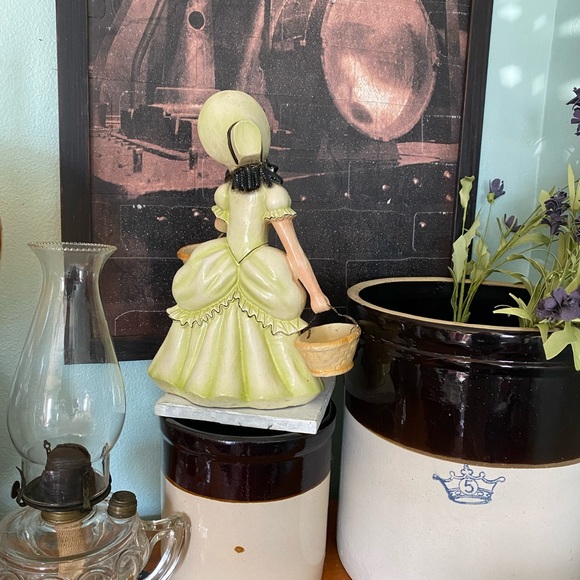 Gorgeous vintage German Plaster Figurine Late 1800’s - Picture 2 of 10